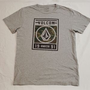 Volcom Men's Heather Gray Short Sleeve Logo Tee with Camo Accent